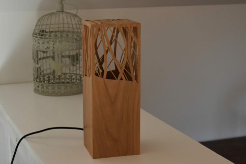Lampe à poser design en bois de merisier - Fab-Fabrik