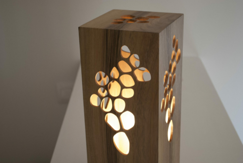 Lampe à poser design en bois de noyer - Fab-Fabrik