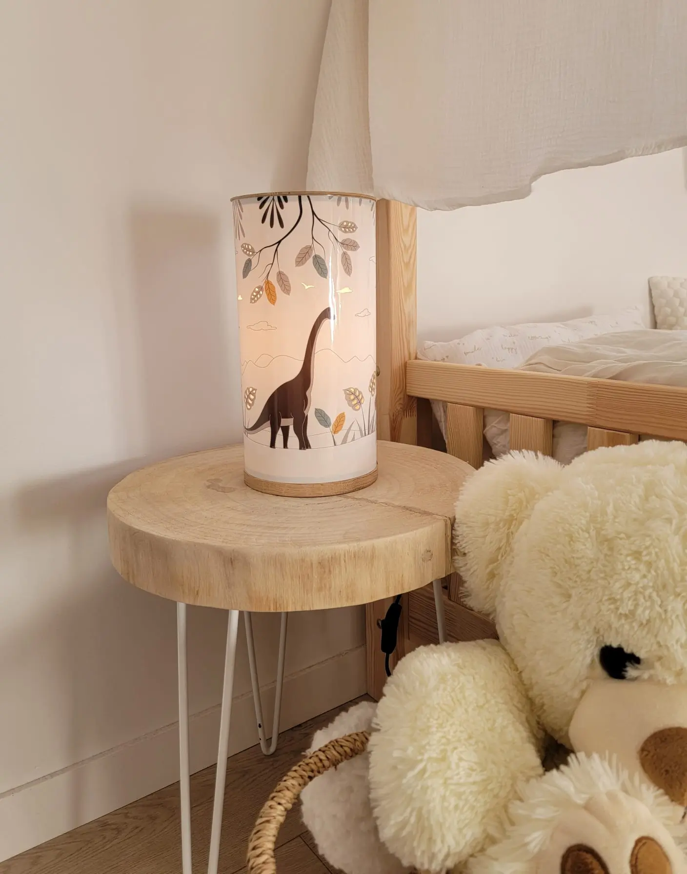 Lamps and night lights for children